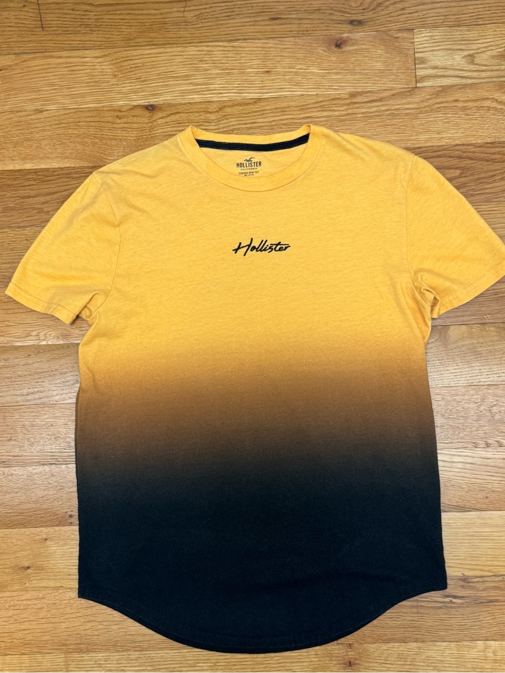 Hollister Men's Yellow to Black Ombre Crew Tee